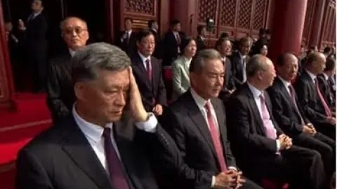 [图]穆雷三分绝杀约基奇独揽28分，掘金助湖人打破四连败僵局